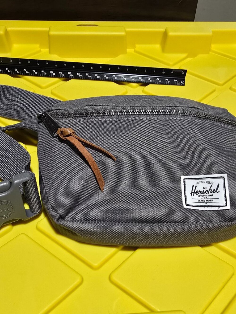 Herschel Supply Co Seventeen Hip Pack Grey Fanny Pack Waist Bag Leather Pull